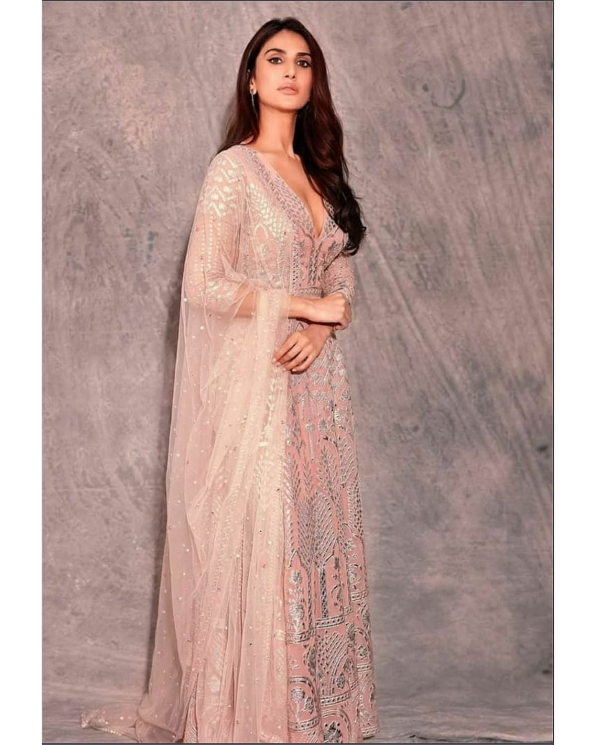 Vaani Kapoor Pink & Silver Foil Anarkali With Silk Threadworks Sheer Dupatta
