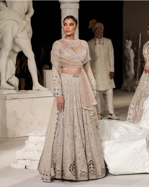 Stylish Pakistani Bridal Lehenga Choli for Mehndi Online – Nameera by Farooq