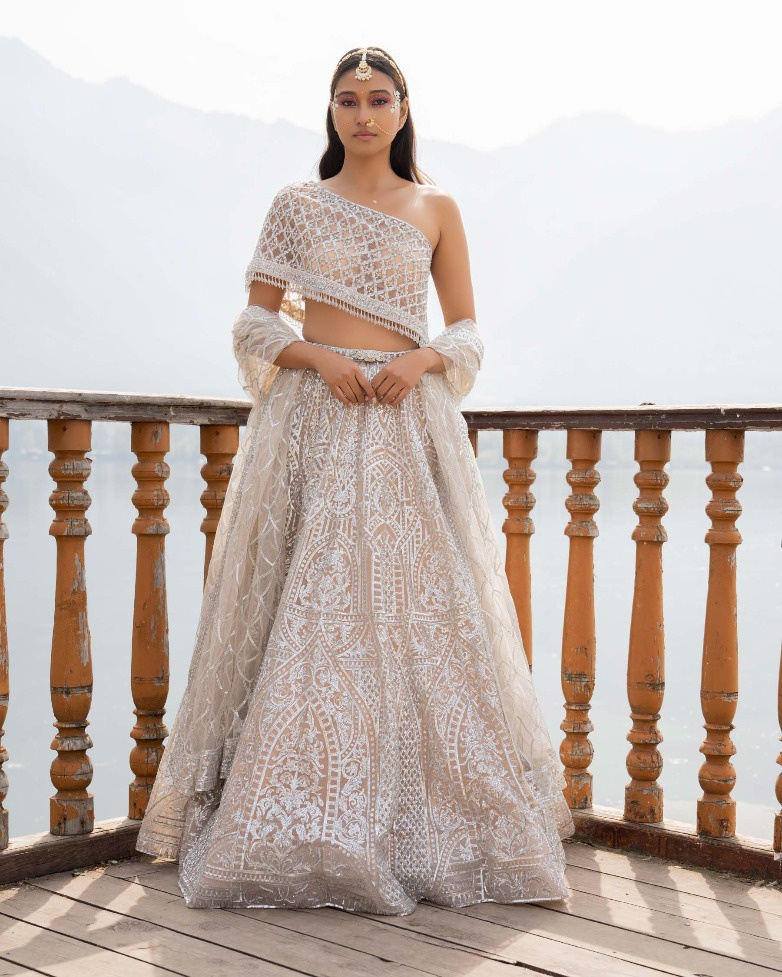 lehenga engagement dress Buy Embroidered Engagement Lehenga Choli : 173007 -