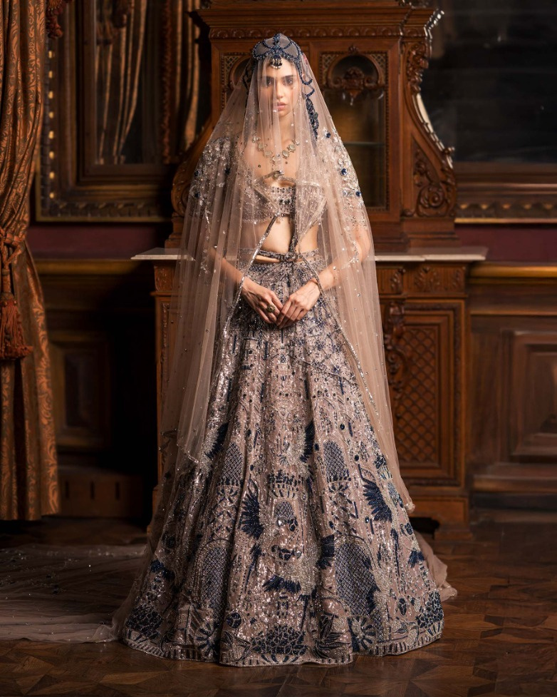 engagement dresses lehenga Engagement Lehenga: Shop Latest Designer Lehengas for Engagement