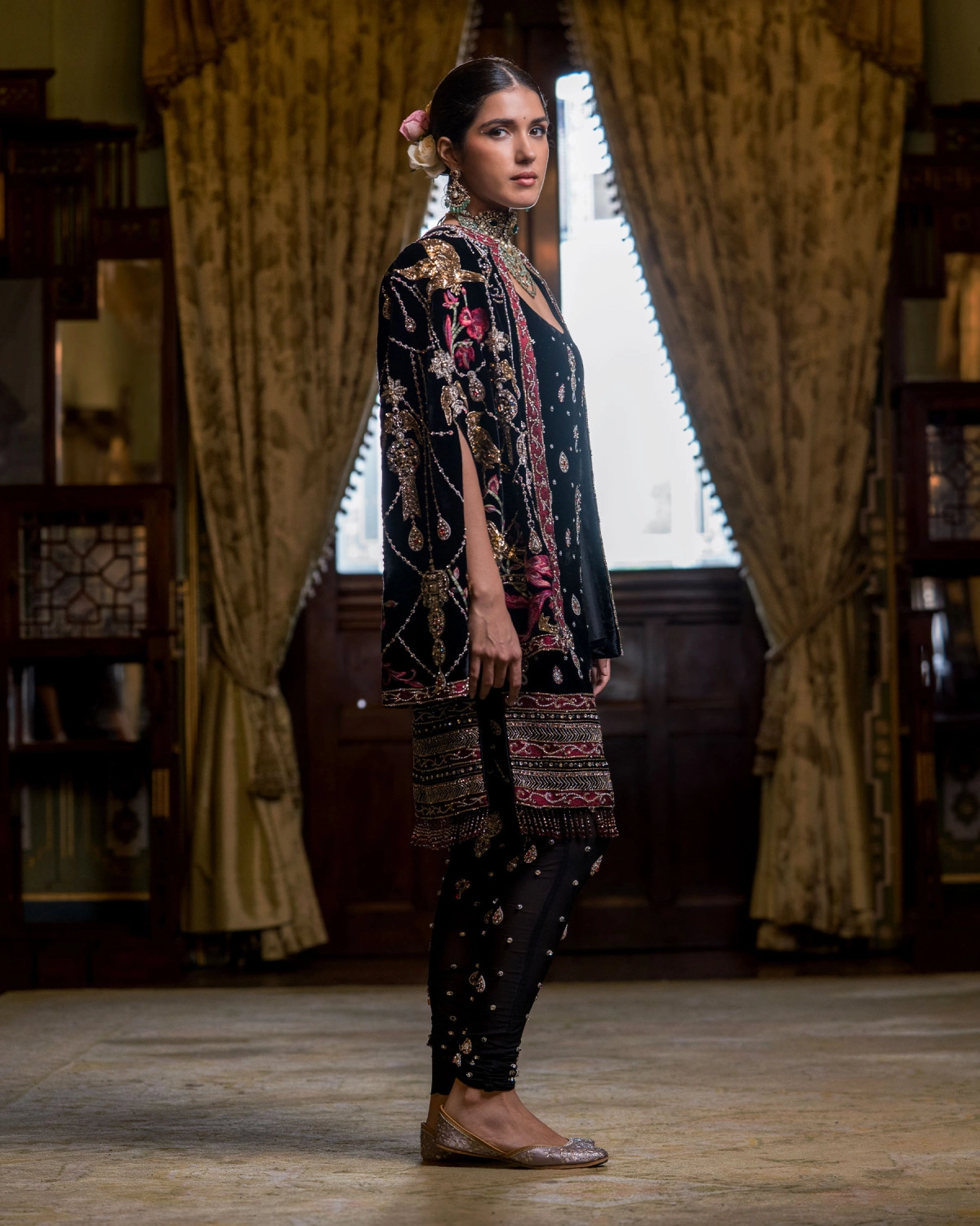Daisy Midnight Black, Velvet Kurta Set