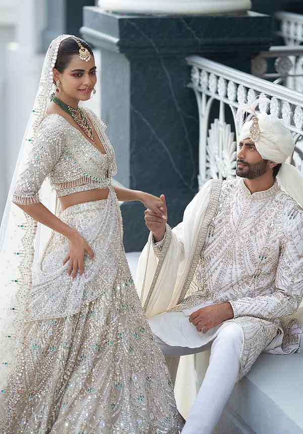 explore-bridal-lehenga-by-falguni-shane-peacock